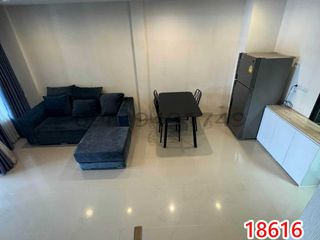 For rent 2 bedrooms townhouse in Saphan Sung, Bangkok