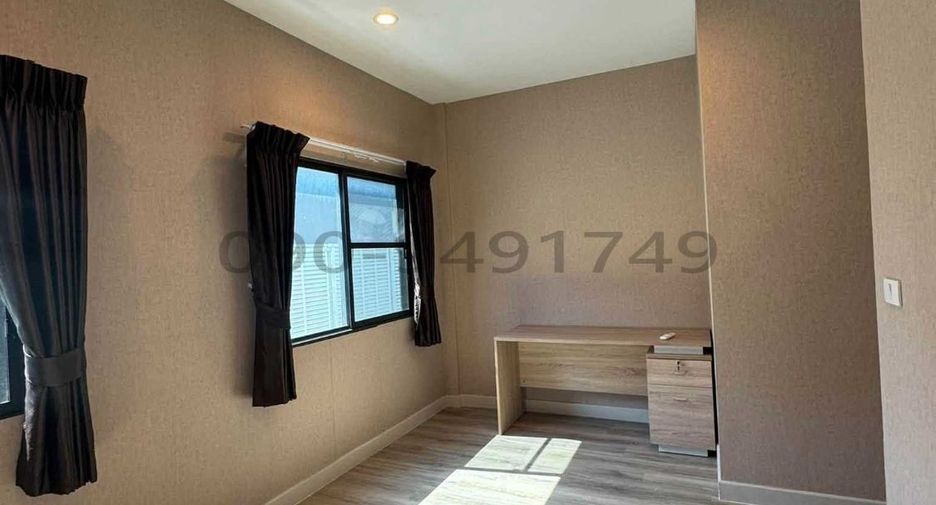For rent 2 bedrooms townhouse in Saphan Sung, Bangkok