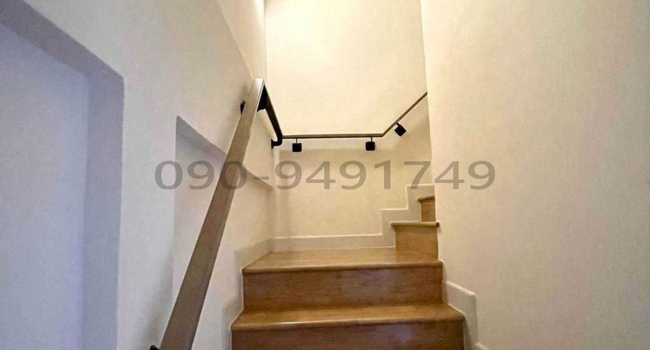 For rent 2 bedrooms townhouse in Saphan Sung, Bangkok