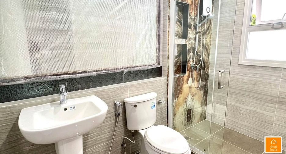 Haus zur Miete und zum Kauf mit 4 Zimmer in Bang Phli, Samut Prakan