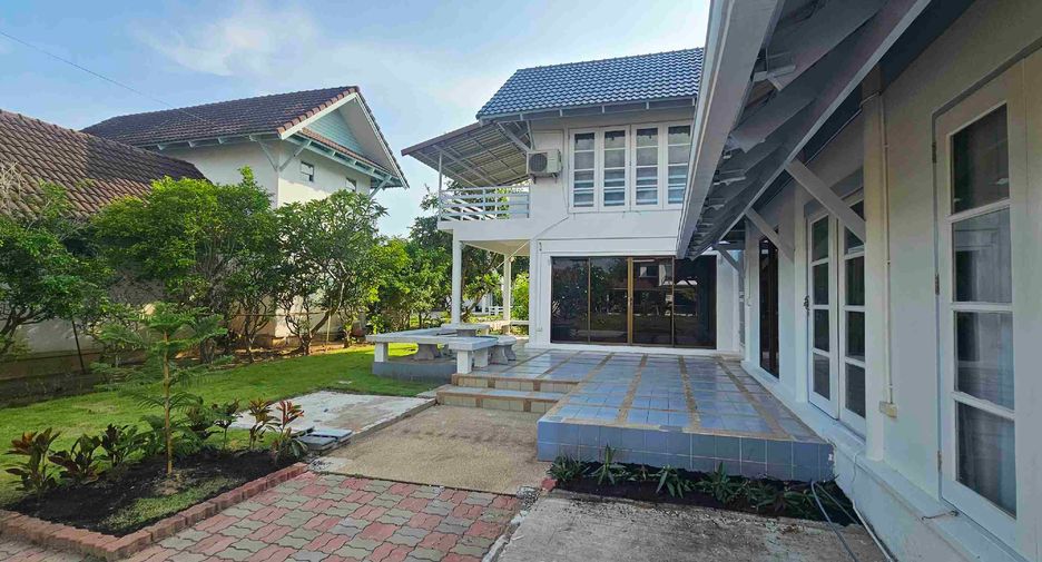 For rent 3 bedrooms house in Mueang Rayong, Rayong
