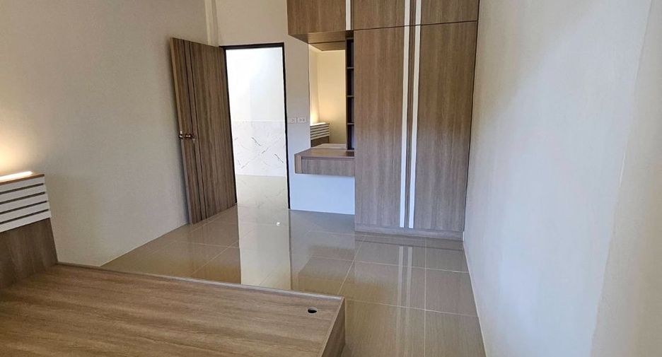 For sale 2 bedrooms townhouse in Bang Lamung, Chonburi