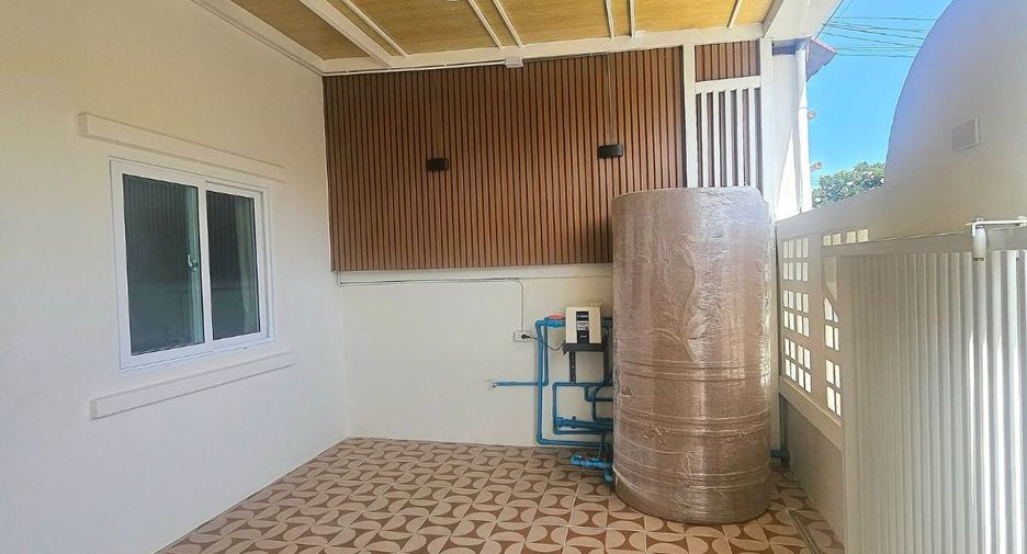 For sale 2 bedrooms townhouse in Bang Lamung, Chonburi
