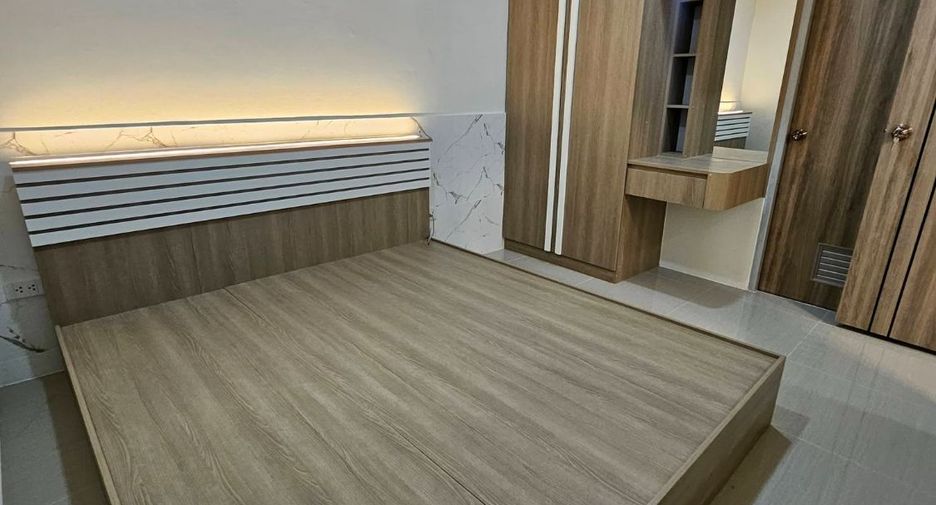 For sale 2 bedrooms townhouse in Bang Lamung, Chonburi