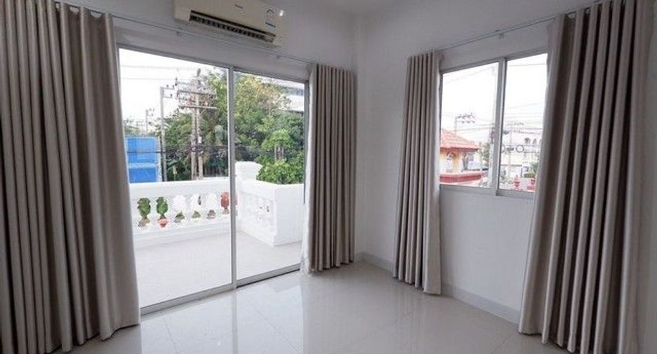 Haus zur Miete mit 3 Zimmer in Bang Lamung, Chonburi