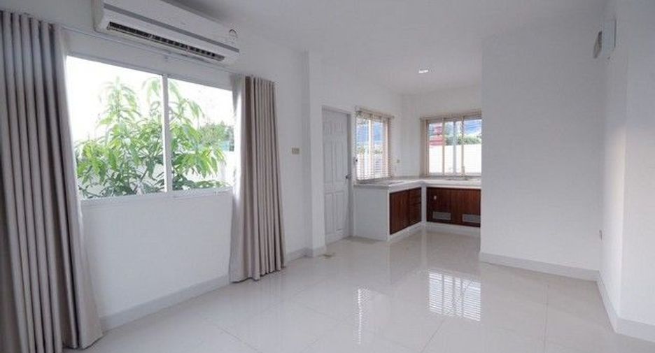Haus zur Miete mit 3 Zimmer in Bang Lamung, Chonburi