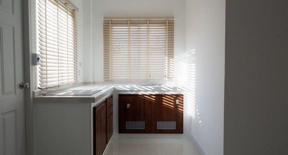 Haus zur Miete mit 3 Zimmer in Bang Lamung, Chonburi
