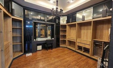 À vendre 2 chambres maison de ville à Phasi Charoen, Bangkok
