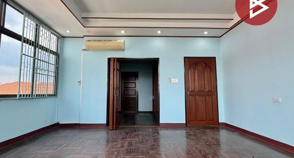 For sale 5 bedrooms retail Space in Sam Phran, Nakhon Pathom
