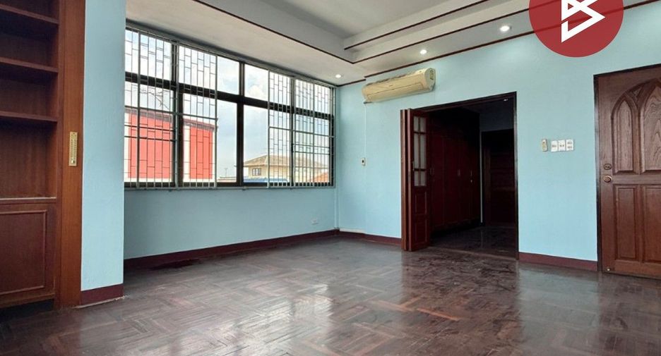 For sale 5 bedrooms retail Space in Sam Phran, Nakhon Pathom