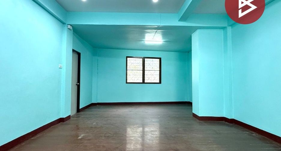 For sale 5 bedrooms retail Space in Sam Phran, Nakhon Pathom