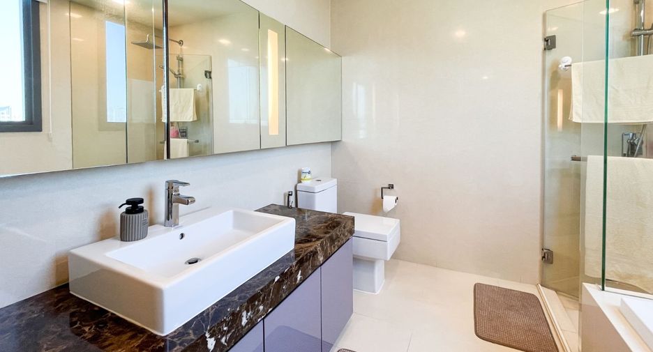 For sale 3 bedrooms condo in Khlong Toei, Bangkok