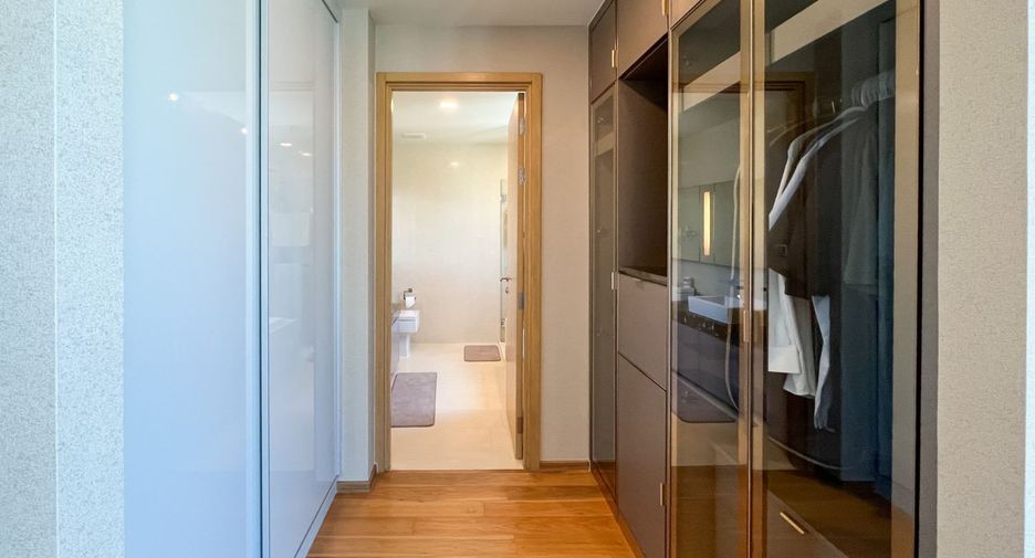 For sale 3 bedrooms condo in Khlong Toei, Bangkok