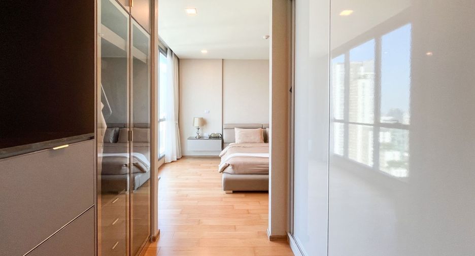 For sale 3 bedrooms condo in Khlong Toei, Bangkok