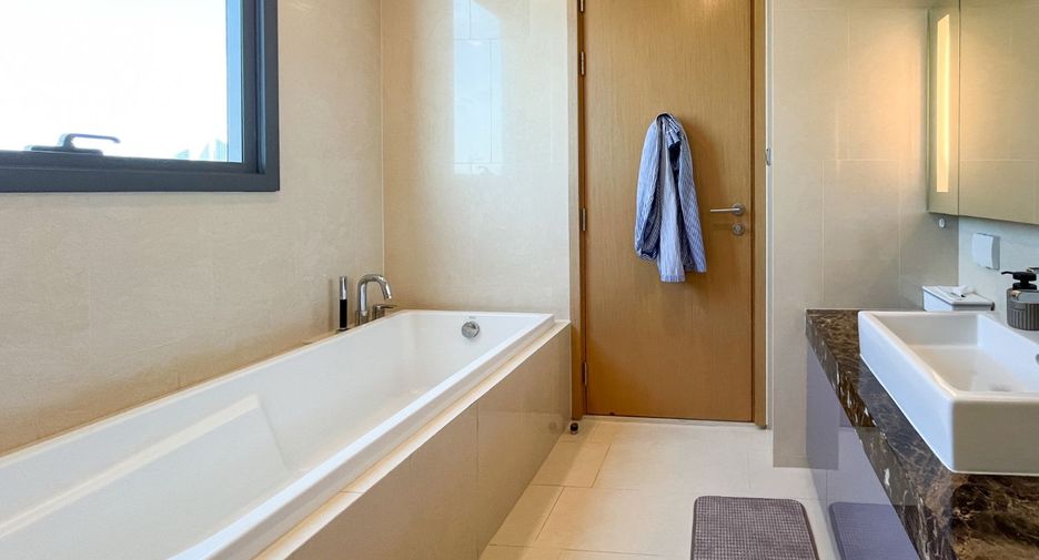For sale 3 bedrooms condo in Khlong Toei, Bangkok