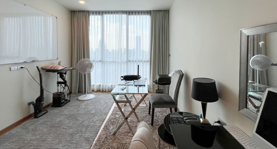 For sale 3 bedrooms condo in Khlong Toei, Bangkok