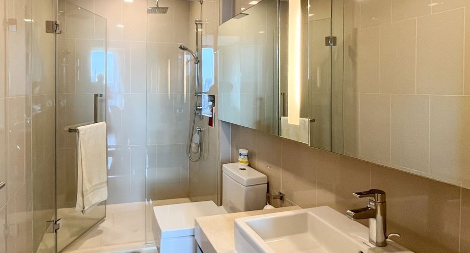 For sale 3 bedrooms condo in Khlong Toei, Bangkok