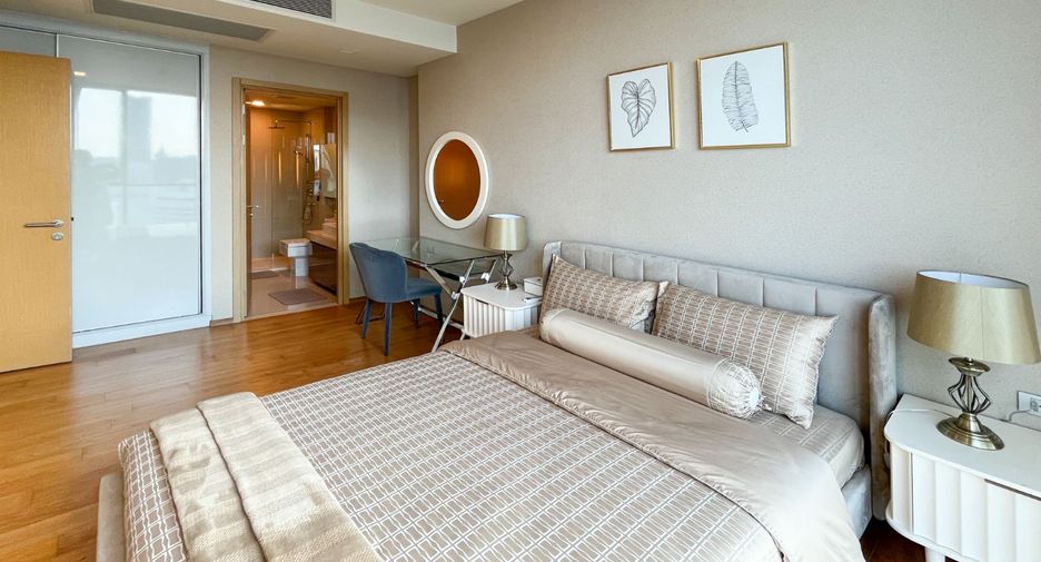 For sale 3 bedrooms condo in Khlong Toei, Bangkok