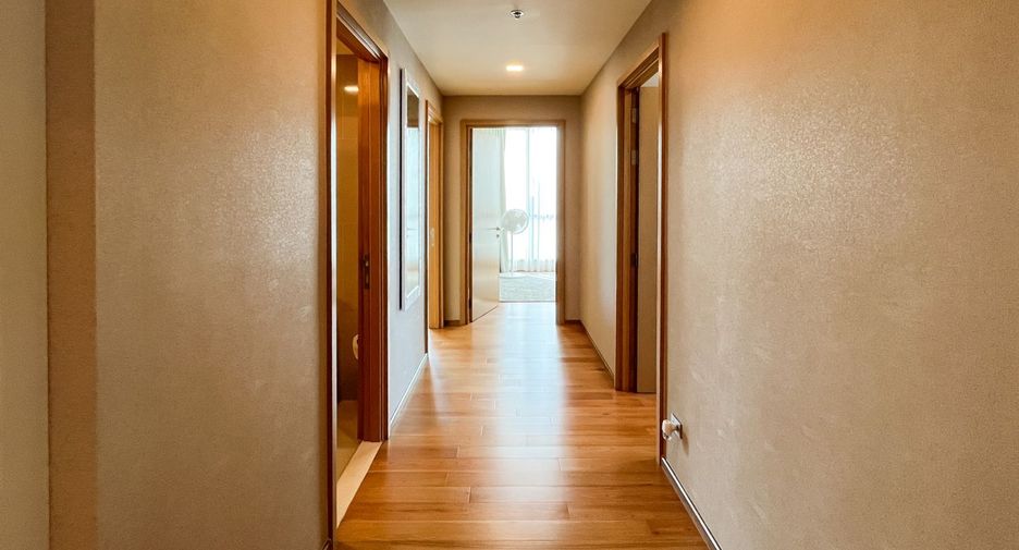 For sale 3 bedrooms condo in Khlong Toei, Bangkok