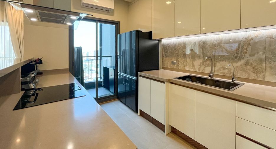For sale 3 bedrooms condo in Khlong Toei, Bangkok
