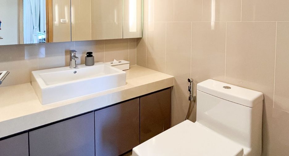 For sale 3 bedrooms condo in Khlong Toei, Bangkok