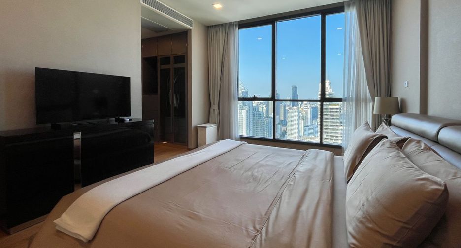 For sale 3 bedrooms condo in Khlong Toei, Bangkok
