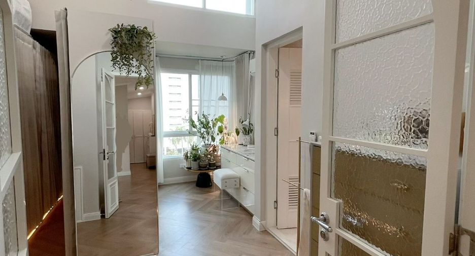 For sale 3 bedrooms condo in Watthana, Bangkok