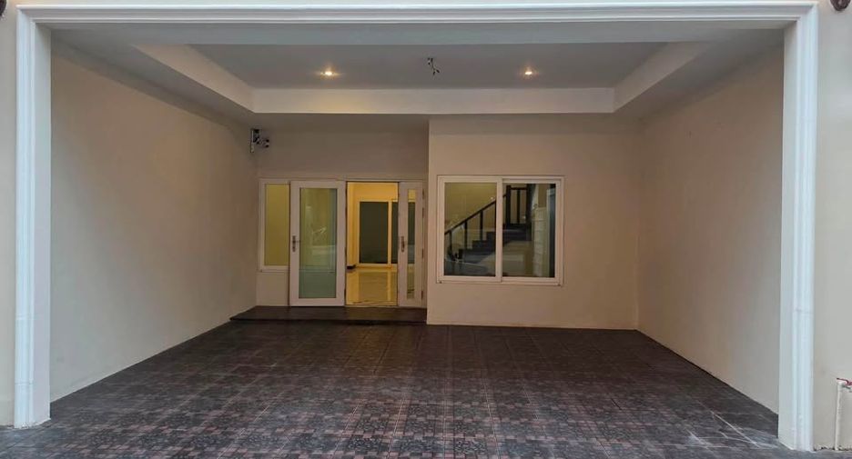 À louer 4 chambres local commercial à Bang Lamung, Chonburi