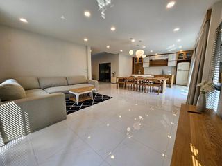 Haus zur Miete mit 5 Zimmer in Bang Phli, Samut Prakan