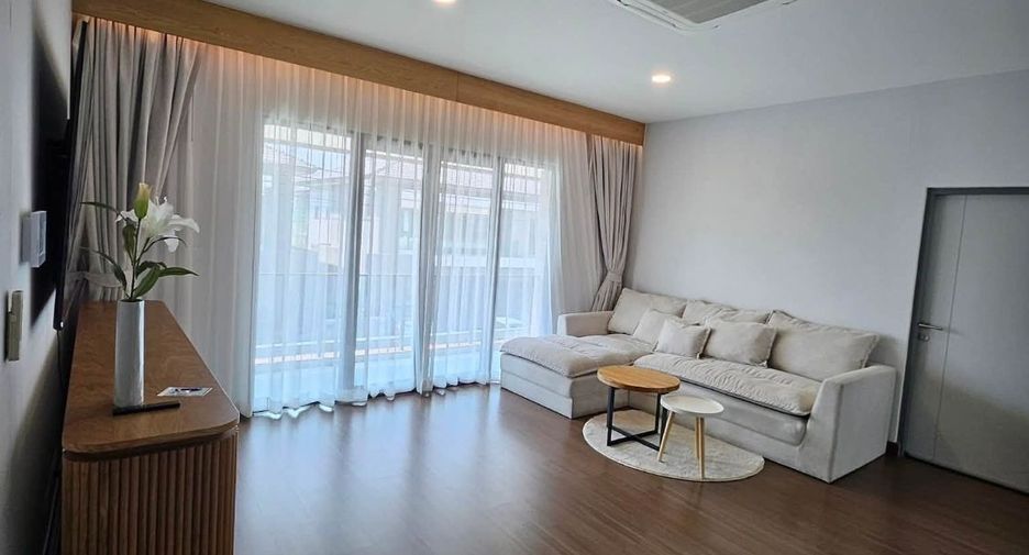 Haus zur Miete mit 5 Zimmer in Bang Phli, Samut Prakan