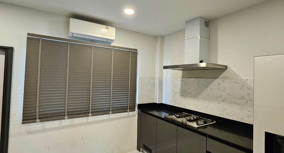 Haus zur Miete mit 5 Zimmer in Bang Phli, Samut Prakan