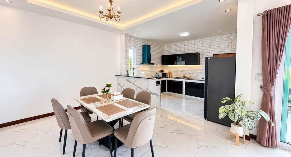À louer 4 chambres villa à Bang Lamung, Chonburi