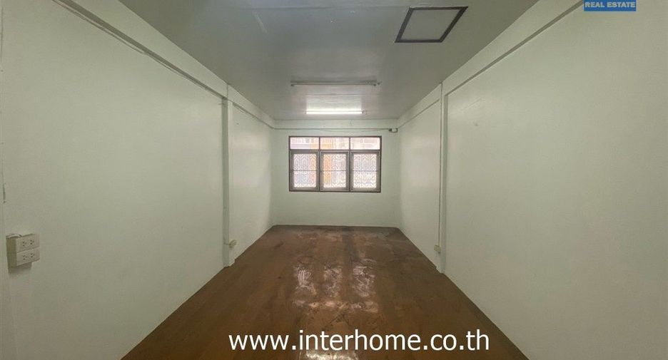 For sale 2 ベッドルーム retail Space in Sathon, Bangkok