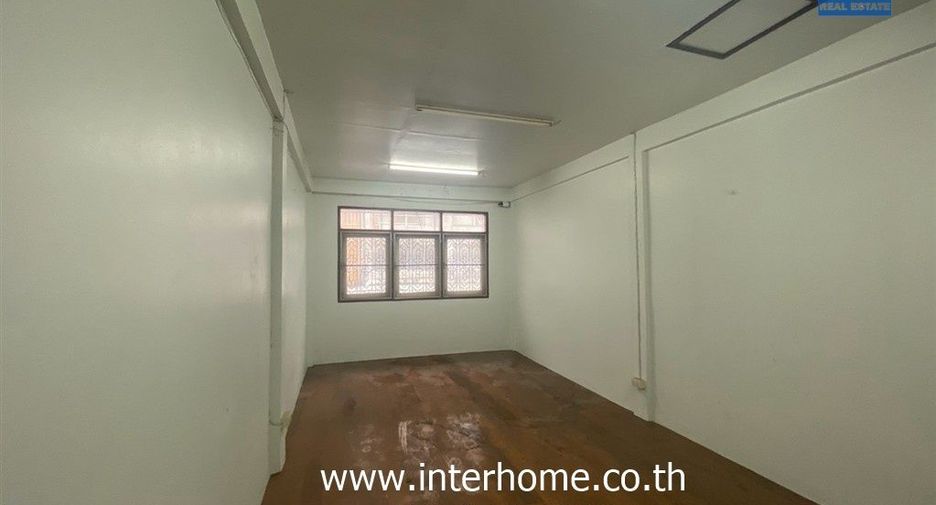 For sale 2 ベッドルーム retail Space in Sathon, Bangkok