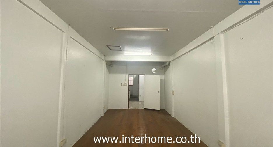 For sale 2 ベッドルーム retail Space in Sathon, Bangkok