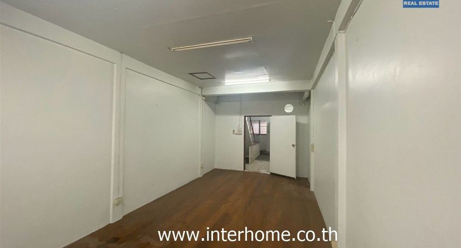 For sale 2 ベッドルーム retail Space in Sathon, Bangkok
