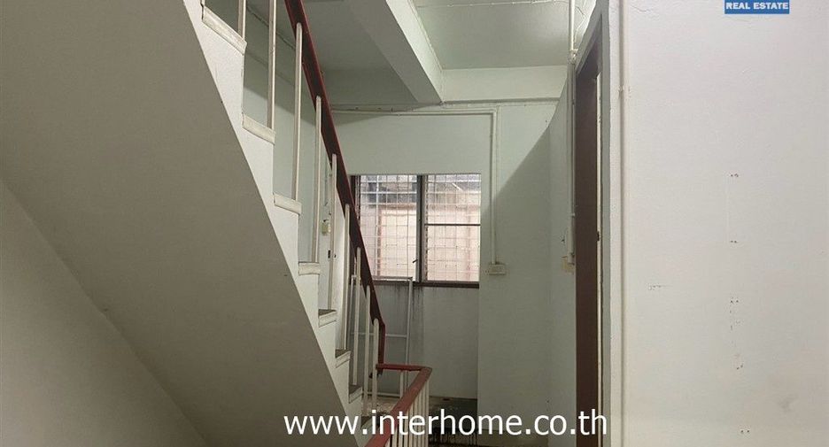 For sale 2 ベッドルーム retail Space in Sathon, Bangkok