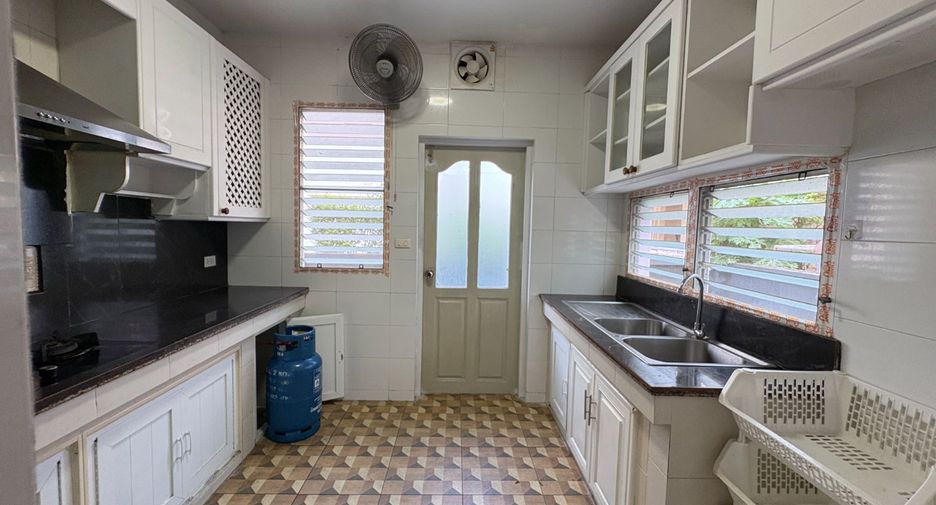 For rent 4 bedrooms house in Prawet, Bangkok