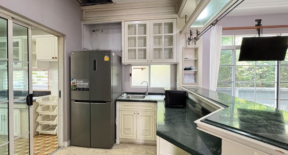 For rent 4 bedrooms house in Prawet, Bangkok