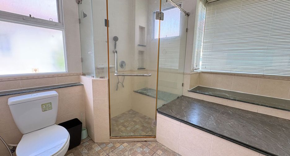 For rent 4 bedrooms house in Prawet, Bangkok