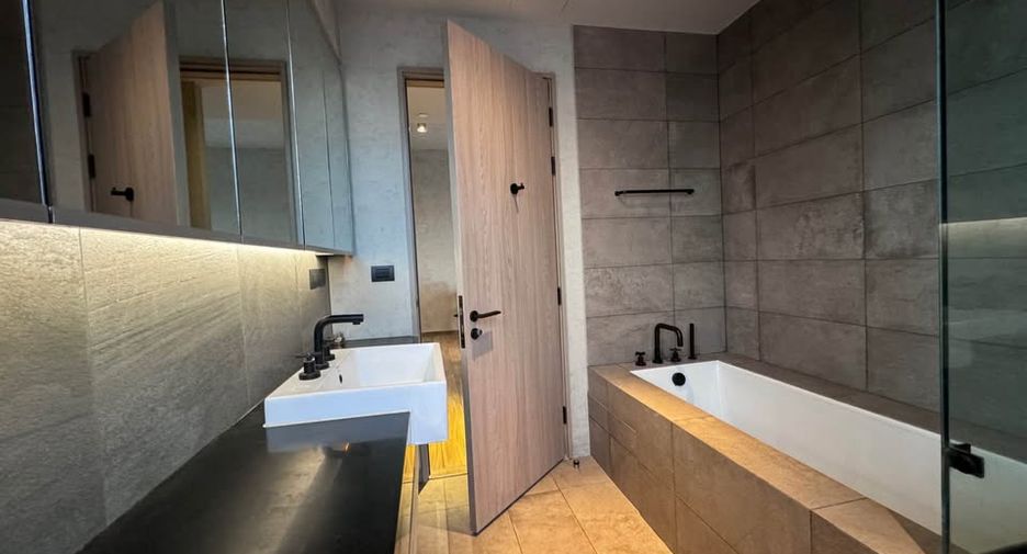 À vendre 2 chambres condo à Watthana, Bangkok