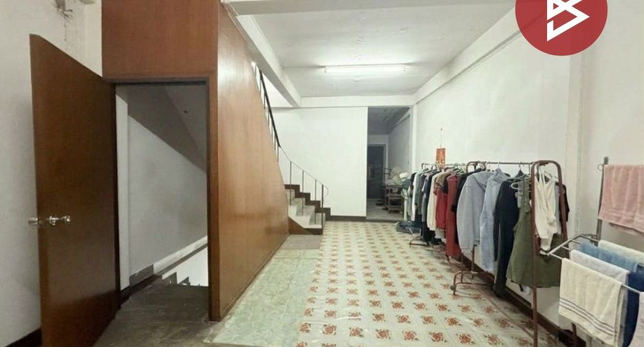 Local comercial en venta de 6 habitaciones en Bang Sue, Bangkok