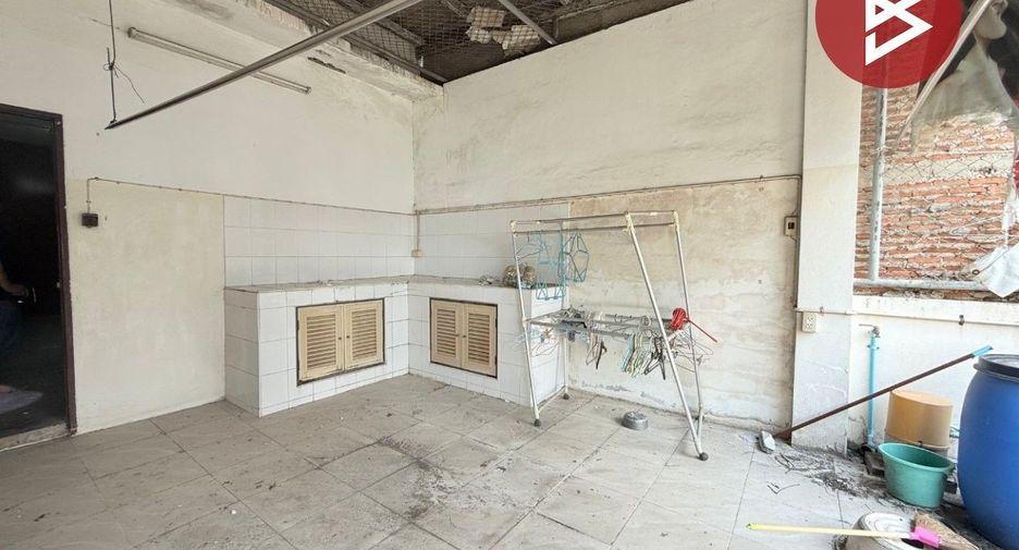 Local comercial en venta de 6 habitaciones en Bang Sue, Bangkok