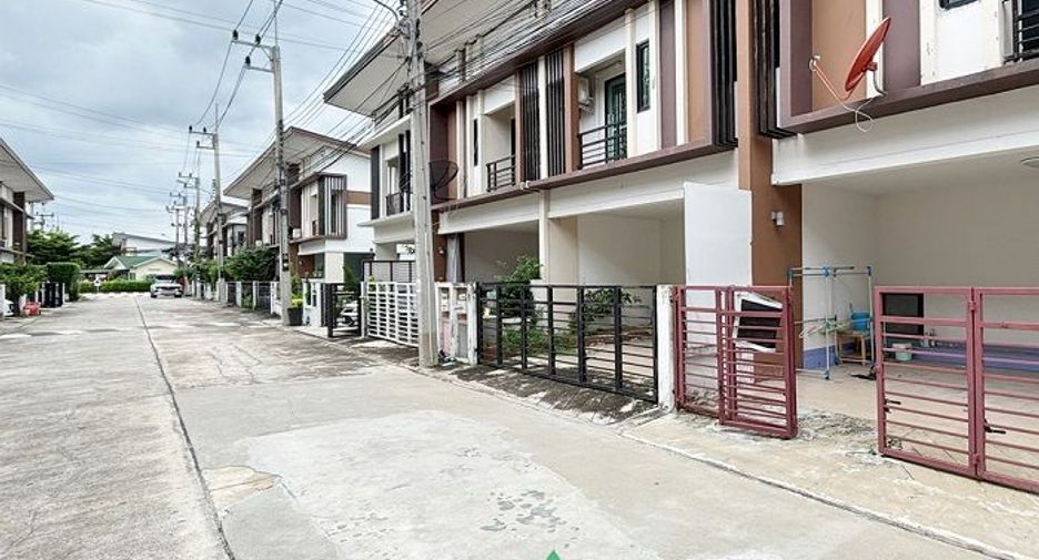For sale 3 bedrooms townhouse in Lam Luk Ka, Pathum Thani