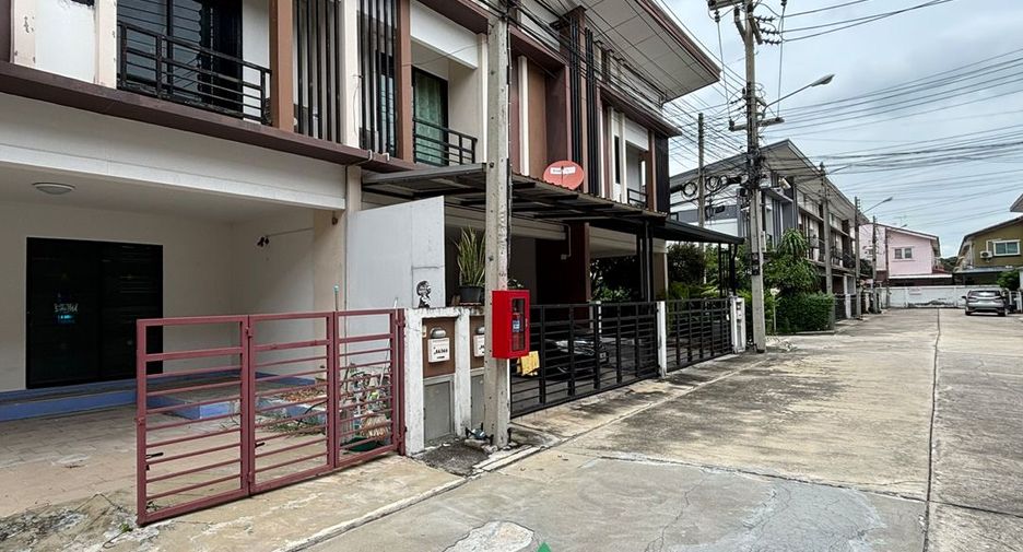 For sale 3 bedrooms townhouse in Lam Luk Ka, Pathum Thani