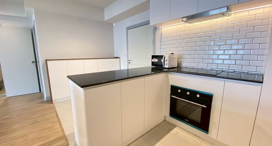 For rent 2 bedrooms condo in Watthana, Bangkok