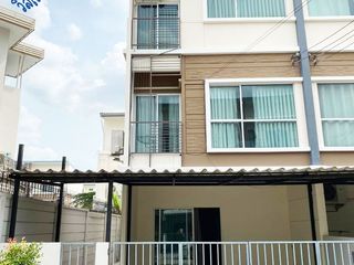 For rent 3 bedrooms townhouse in Suan Luang, Bangkok