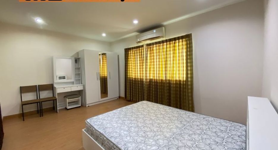 For rent 3 bedrooms townhouse in Suan Luang, Bangkok