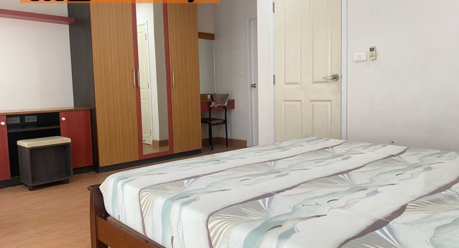 For rent 3 bedrooms townhouse in Suan Luang, Bangkok
