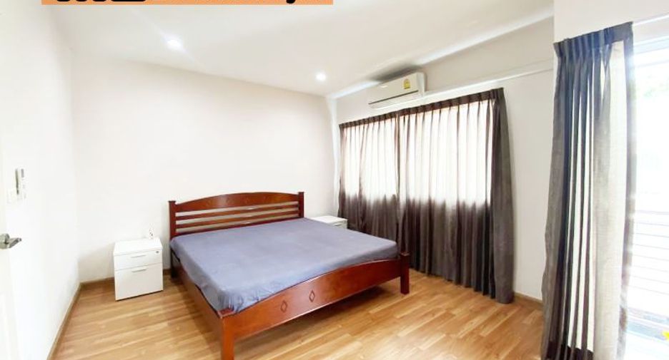 For rent 3 bedrooms townhouse in Suan Luang, Bangkok